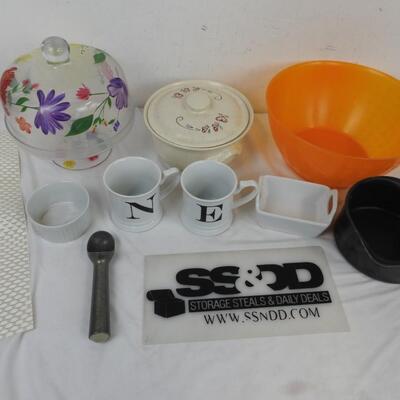 Kitchen Lot: Cake Stand, Mugs, Popcorn Bowl, Stoneware Pot