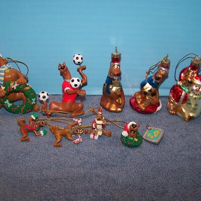 LOT 83  COLLECTIBLE SCOOBY DO CHRISTMAS ORNAMENTS