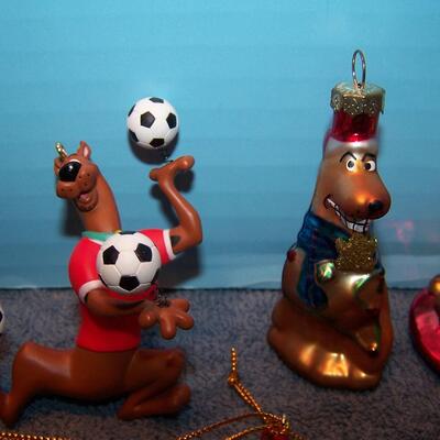 LOT 83  COLLECTIBLE SCOOBY DO CHRISTMAS ORNAMENTS