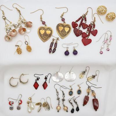 19 pairs of Earrings