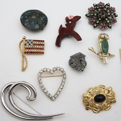Lot of 16 Brooches