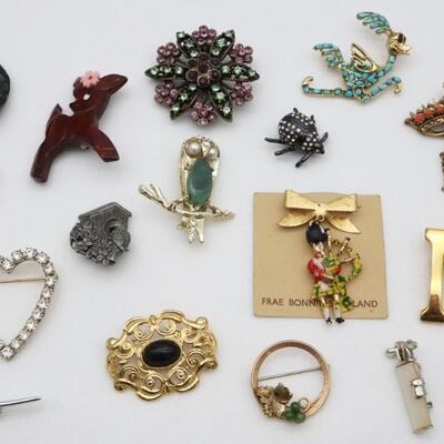 Lot of 16 Brooches
