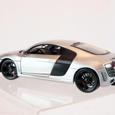 Maisto 1:18 Corvette, Mustang Gt & Audi R8 GT Model Cars