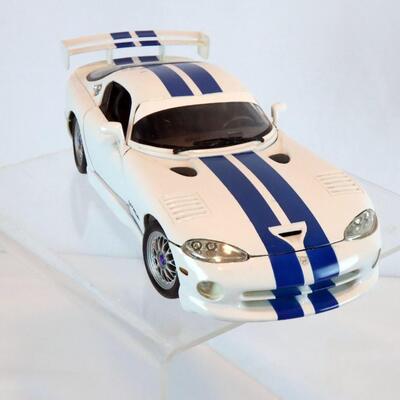 Maisto 1:18 Dodge Viper Model Car lot of 2