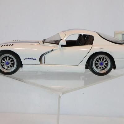 Maisto 1:18 Dodge Viper Model Car lot of 2