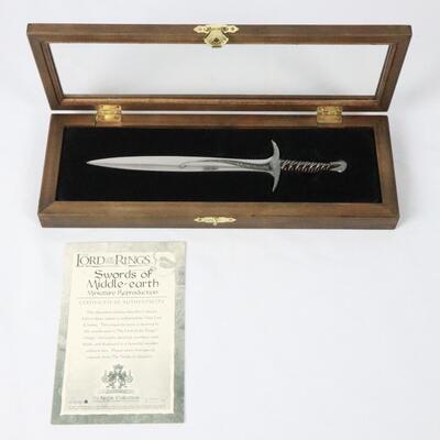 Lord Of The Rings The Noble Collection Swords of Middle Earth Miniatures