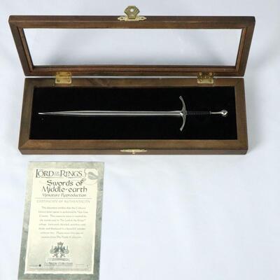 Lord Of The Rings The Noble Collection Swords of Middle Earth Miniatures