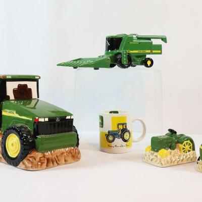 Lot of John Deere Housewares Lot
