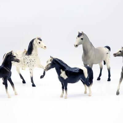 Lot of 5 Vintage Breyer Horses