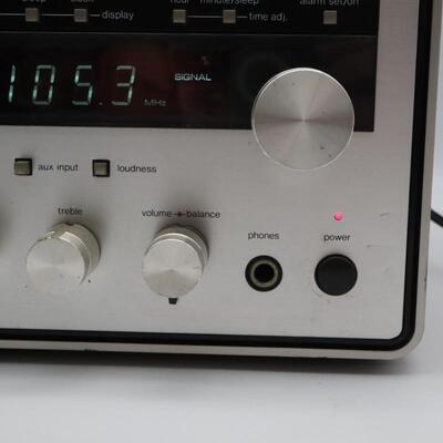 KLH Table Top  Radio TR-82