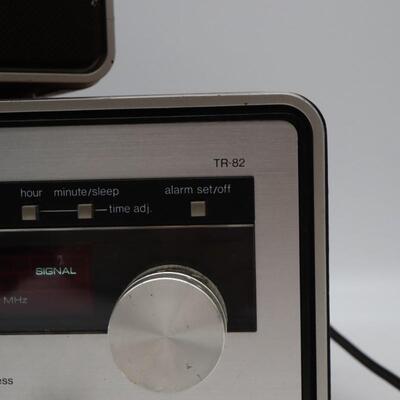 KLH Table Top  Radio TR-82