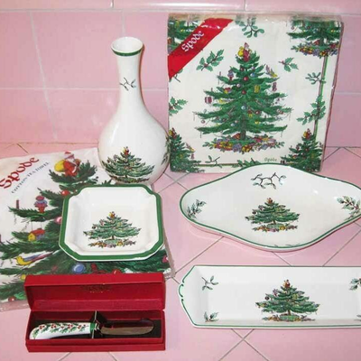 MS 7 pcs Spode Christmas Tree Vase Cheese Knife 8" Napkins Candy Trays Towel England