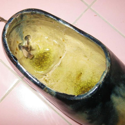 MS Vintage 1930s Dutch Shoe Wall Pocket Ceramic 6.5" Made Belgium #637 Wooden Drip Glaze