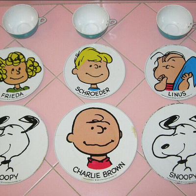 MS 1950 Metal Peanuts Charlie Brown 9pcs Childs Plates Cups Snoopy Schroeder Linus