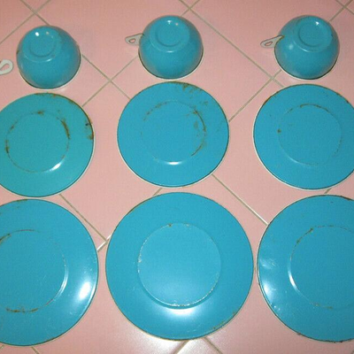 MS 1950 Metal Peanuts Charlie Brown 9pcs Childs Plates Cups Snoopy Schroeder Linus
