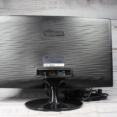 23.6" Samsung Syncmaster S24B300 HD LED Computer Monitor