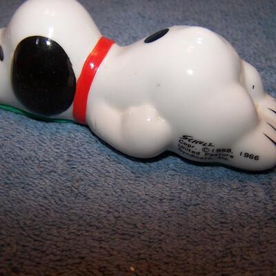 LOT 100  FUN COLLECTION OF COLLECTIBLE SNOOPY