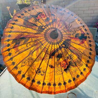 AA   VINTAGE PAPER BAMBOO UMBRELLA PARASOL DRAGON & PHOENIX ASIAN DESIGN