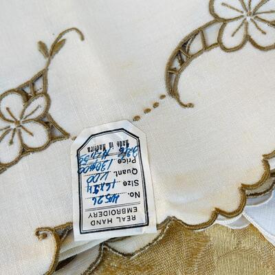 AA   GROUP LOT OF VINTAGE TABLE LINENS EMBROIDERED CUTWORK MADERIA