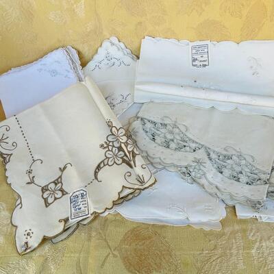 AA   GROUP LOT OF VINTAGE TABLE LINENS EMBROIDERED CUTWORK MADERIA