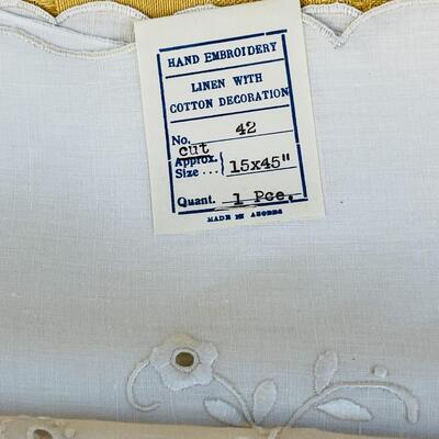 AA   GROUP LOT OF VINTAGE TABLE LINENS EMBROIDERED CUTWORK MADERIA