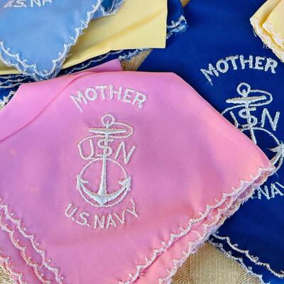 AA   VINTAGE WWII US NAVY HANKY KEEPER & 8 HANKIES EMBROIDERED MOTHER