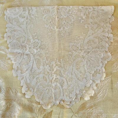 AA    VINTAGE  LACE MANTILLA & CHAPEL VEILS SPAIN