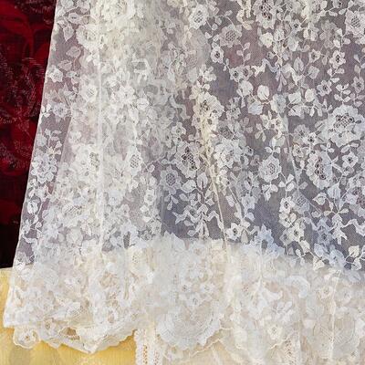 AA    VINTAGE  LACE MANTILLA & CHAPEL VEILS SPAIN