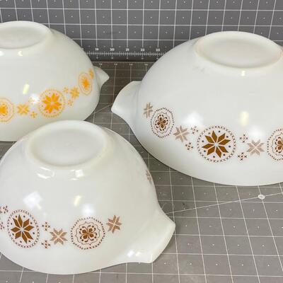 Pyrex Serving Bowls set of 3 Nesting 