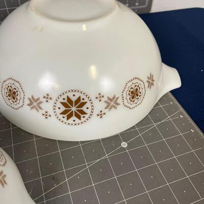 Pyrex Serving Bowls set of 3 Nesting 