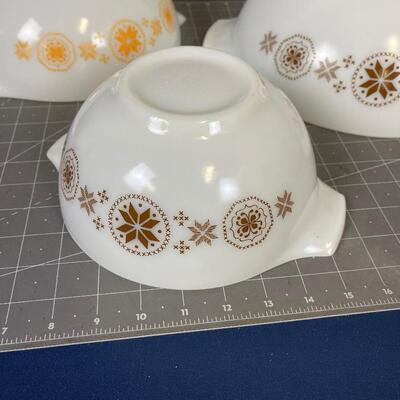 Pyrex Serving Bowls set of 3 Nesting 