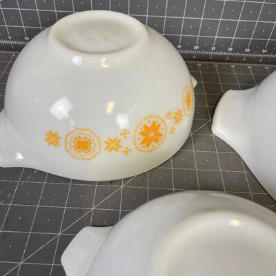 Pyrex Serving Bowls set of 3 Nesting 