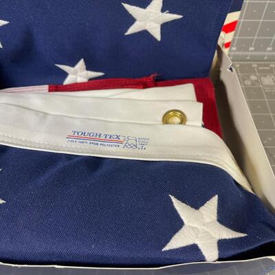 Brand NEW in the Box United State Flag 