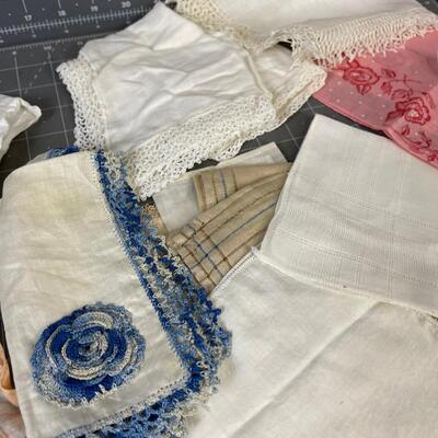 Vintage Hankies Doylies 
