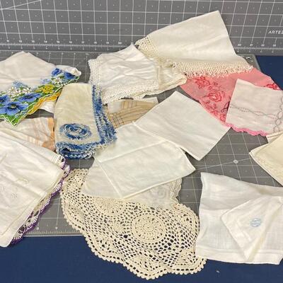 Vintage Hankies Doylies 