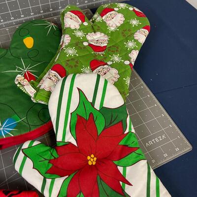 Oven Mitt's For Christmas for the Neighbors 