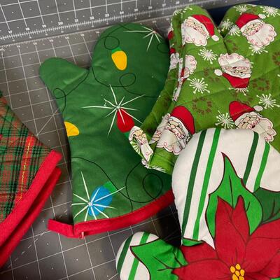 Oven Mitt's For Christmas for the Neighbors 
