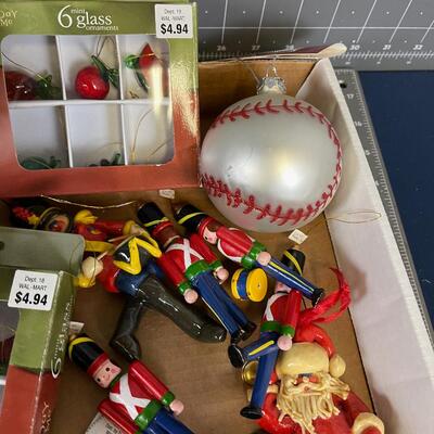 Christmas Ornaments and DÃ©cor Tray 