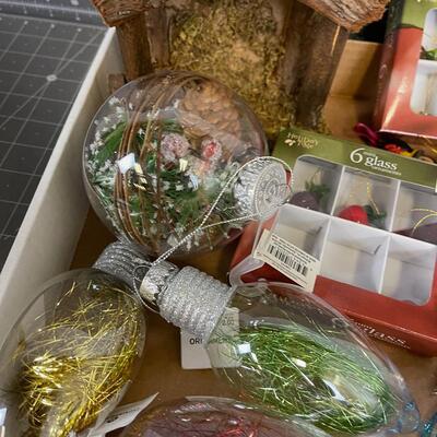 Christmas Ornaments and DÃ©cor Tray 