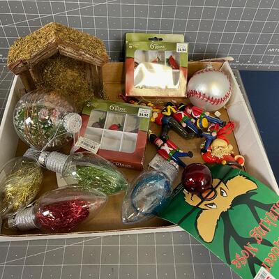 Christmas Ornaments and DÃ©cor Tray 