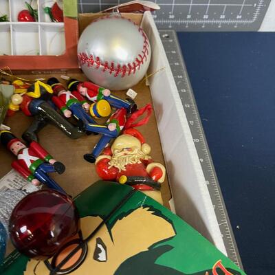 Christmas Ornaments and DÃ©cor Tray 