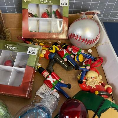 Christmas Ornaments and DÃ©cor Tray 