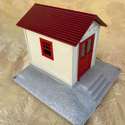 AA   VINTAGE POSTWAR LIONEL WHISTLING STATION W/BOX PLASTIC