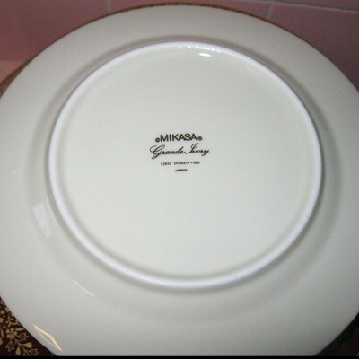 MS Mikasa Dynasty Red 40 pcs Plates Cups Bowls Grande Ivory Japan 1984 Gold L2832