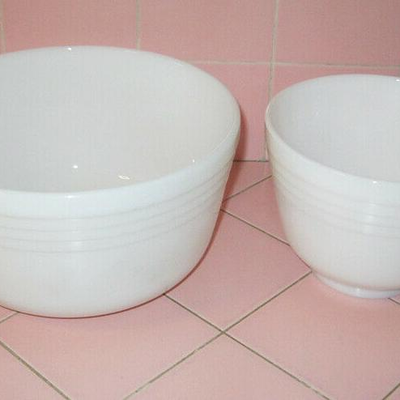 MS 2 Vintage Hamilton Beach Pyrex Mixing Bowls Milk Glass Rings Electric Mixer