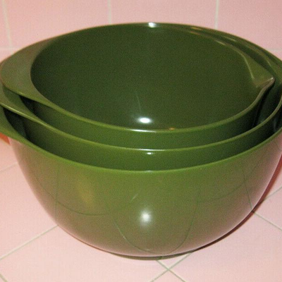 MS 3 Plastic Mixing Bowls Avocado Green Nesting Pour Spout Melmac Non Skid 1970s