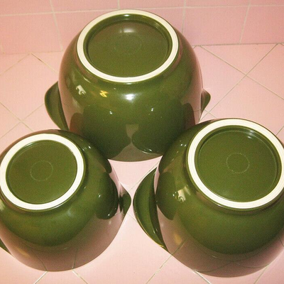 MS 3 Plastic Mixing Bowls Avocado Green Nesting Pour Spout Melmac Non Skid 1970s