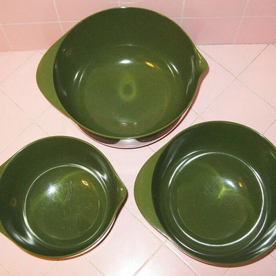 MS 3 Plastic Mixing Bowls Avocado Green Nesting Pour Spout Melmac Non Skid 1970s