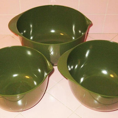 MS 3 Plastic Mixing Bowls Avocado Green Nesting Pour Spout Melmac Non Skid 1970s