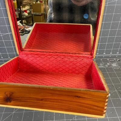 Cedar Jewelry Box Satin Lined 